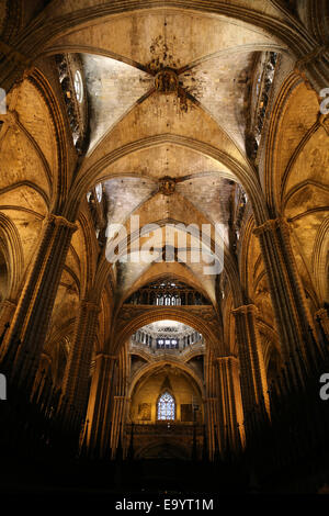 L'Espagne. La Catalogne. La Cathédrale de Barcelone. À l'intérieur. Nef et chœur central. 13e siècle.