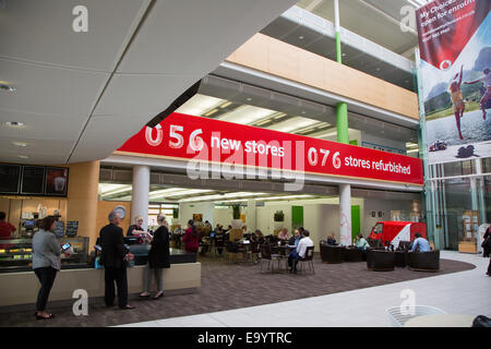 Maison de Vodafone, le quartier général de la Division mondiale appelé Vodafone Group plc. dans le Berkshire. Photos prises dans les machi atrium Banque D'Images