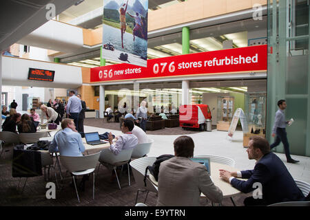 Maison de Vodafone, le quartier général de la Division mondiale appelé Vodafone Group plc. dans le Berkshire. Photos prises dans les machi atrium Banque D'Images