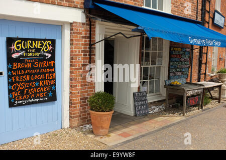 Civières poissonnerie, Burnham Market, Norfolk, Angleterre. Banque D'Images
