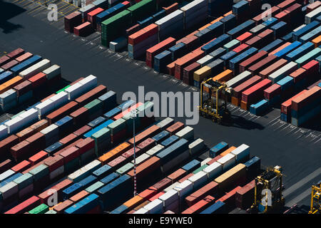 Vue aérienne de l'angle, les conteneurs de fret Port Melbourne, Melbourne, Victoria, Australie Banque D'Images