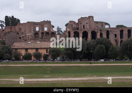 Ruines de la domus augustea vue du Circus Maximus Banque D'Images