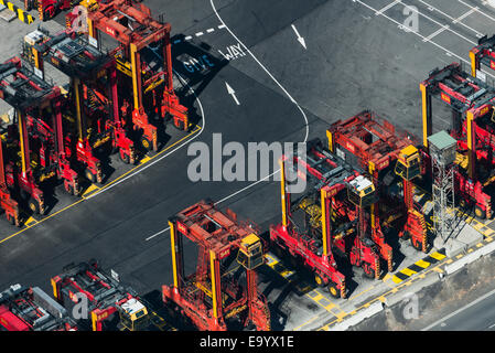 Vue aérienne de levage des conteneurs, camions Port Melbourne, Melbourne, Victoria, Australie Banque D'Images