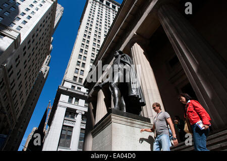 Statue de George Washington. Statue de George Washington en face de Federal Hall à Wall Street, Lower Manhattan, New York City Banque D'Images