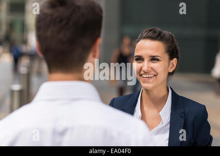 Homme et femme d'affaires réunion, Londres, Royaume-Uni Banque D'Images