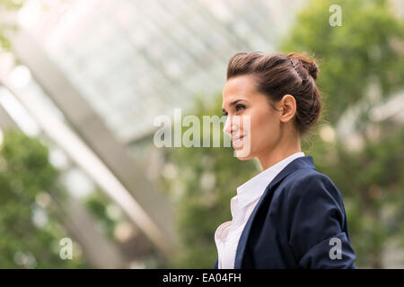 Businesswoman at Broadgate Tower, London, UK Banque D'Images