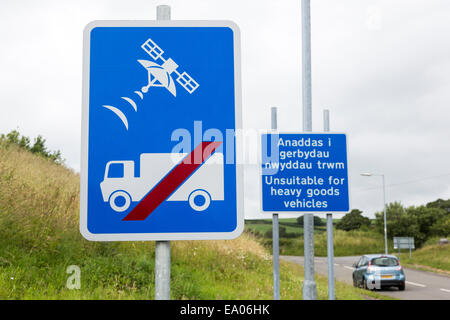 Avertissement pour les pilotes satnav à ne pas tourner en side road, Llanelli, Wales, UK Banque D'Images