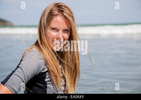 Portrait of young woman wearing wetsuit Banque D'Images