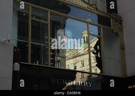 Fenêtre magasin Burberry à Vienne, Autriche. Banque D'Images