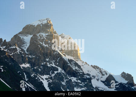 Vue sur montagne Ushba, Svaneti, Géorgie Banque D'Images