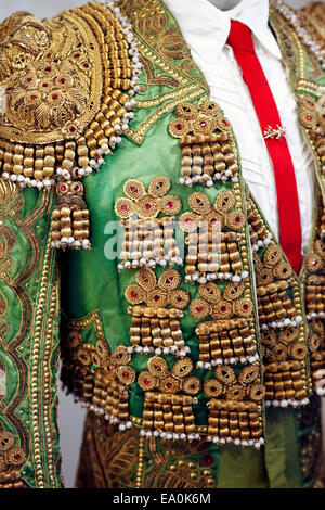 Traje de luces (robe) de l'ancien torero Rafael González Madrid "Machaquito", Museo Taurino Córdoba / Musée de la tauromachie de Cordoue, Espagne Banque D'Images