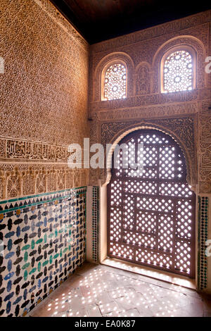 Palais de l'Alhambra, Sala de Embajadores / Salle des Ambassadeurs, Palacio de Comares / Wifes Palace, Grenade, Andalousie, Espagne Banque D'Images