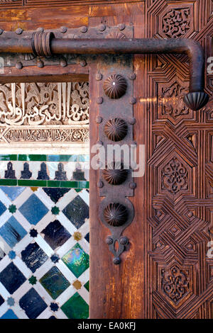 Palais de l'Alhambra, porte et mur détail, Grenade, Andalousie, Espagne Banque D'Images