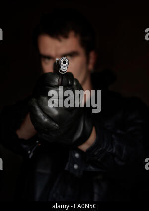 Homme avec une arme à feu Banque D'Images