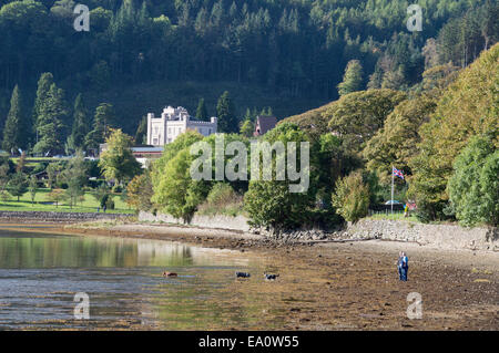 Le Loch Goil Lochgoilhead ; ; ; ; ; sunny Drimsynie House ; réflexions ; ; ; Bute Argyll en Écosse ; UK Banque D'Images