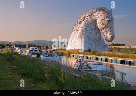 Coucher du soleil à l'kelpies, Helix, Parc, Falkirk Falkirk, Ecosse, Royaume-Uni Banque D'Images