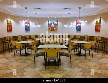 Salle à manger de style cafétéria Banque D'Images