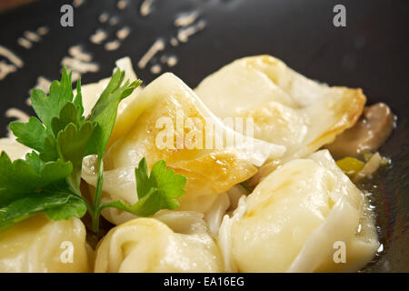 Boulettes de pommes de terre et les champignons Banque D'Images