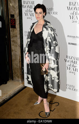 Erin O'Connor arrive pour le Harper's Bazaar Women of the Year Awards. Banque D'Images