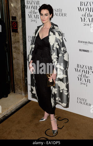 Erin O'Connor arrive pour le Harper's Bazaar Women of the Year Awards. Banque D'Images