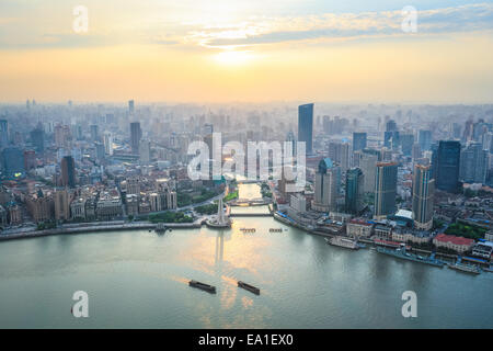 Vue à vol d'oiseau de Shanghai dans le coucher du soleil Banque D'Images