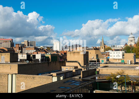 Vue sur le marché de la dentelle depuis le sommet du Broadmarsh car Park avant sa démolition à Nottingham City, en Angleterre, au Royaume-Uni Banque D'Images