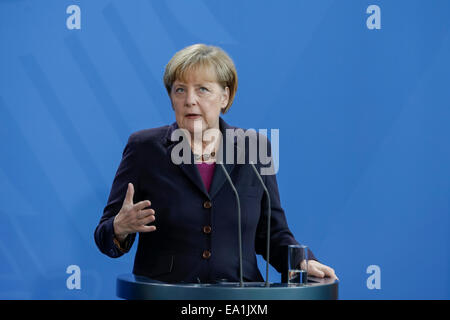 Berlin, Allemagne. 05Th Nov, 2014. Juan Manuel Santos, président de la Colombie et de la Chancelière allemande Angela Merkel (CDU), donnent une conférence de presse conjointe après réunion à la Chancellerie allemande le Novembre 05th, 2014 à Berlin, Allemagne./Photo : la Chancelière Angela Merkel. Credit : Reynaldo Chaib Paganelli/Alamy Live News Banque D'Images