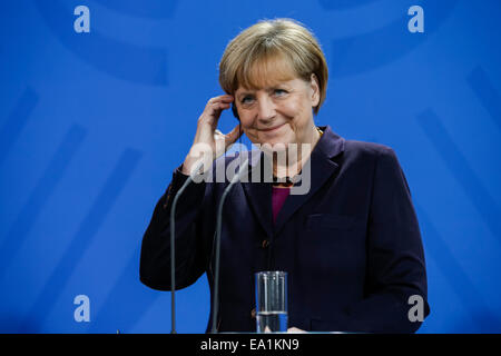 Berlin, Allemagne. 05Th Nov, 2014. Juan Manuel Santos, président de la Colombie et de la Chancelière allemande Angela Merkel (CDU), donnent une conférence de presse conjointe après réunion à la Chancellerie allemande le Novembre 05th, 2014 à Berlin, Allemagne./Photo : la Chancelière Angela Merkel. Credit : Reynaldo Chaib Paganelli/Alamy Live News Banque D'Images