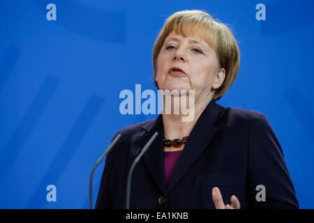 Berlin, Allemagne. 05Th Nov, 2014. Juan Manuel Santos, président de la Colombie et de la Chancelière allemande Angela Merkel (CDU), donnent une conférence de presse conjointe après réunion à la Chancellerie allemande le Novembre 05th, 2014 à Berlin, Allemagne./Photo : la Chancelière Angela Merkel. Credit : Reynaldo Chaib Paganelli/Alamy Live News Banque D'Images