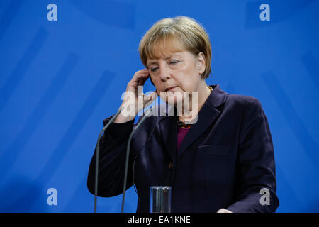 Berlin, Allemagne. 05Th Nov, 2014. Juan Manuel Santos, président de la Colombie et de la Chancelière allemande Angela Merkel (CDU), donnent une conférence de presse conjointe après réunion à la Chancellerie allemande le Novembre 05th, 2014 à Berlin, Allemagne./Photo : la Chancelière Angela Merkel. Credit : Reynaldo Chaib Paganelli/Alamy Live News Banque D'Images