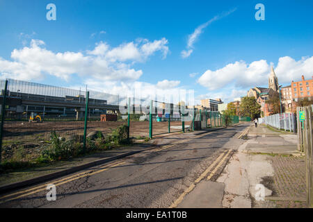 2014 vue de terrain vide sur Canal Street avant qu'il ait été développé Ito the Nottingham College City Hub Campus à Nottingham City, Angleterre Royaume-Uni Banque D'Images