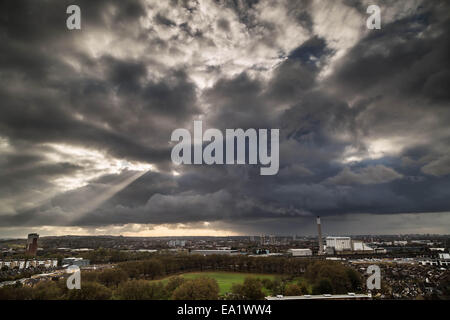 Londres, Royaume-Uni. 5Th Nov, 2014. Météo France : Après-midi Automne Lightrays Crédit : Guy Josse/Alamy Live News Banque D'Images