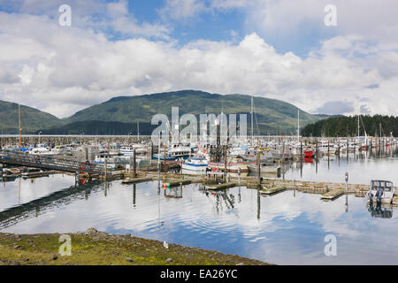 Cordova petit bateau port, Prince William Sound, Southcentral Alaska, USA. Banque D'Images