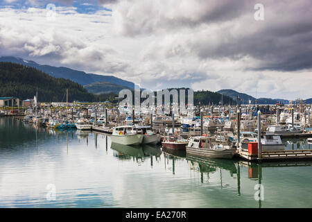 Cordova petit bateau port, Prince William Sound, Southcentral Alaska, USA. Banque D'Images