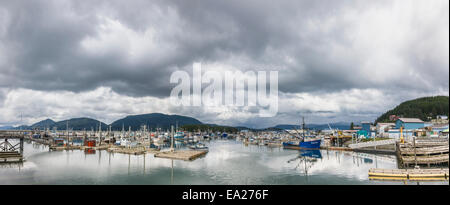 Cordova petit bateau port, Prince William Sound, Southcentral Alaska, USA. Banque D'Images