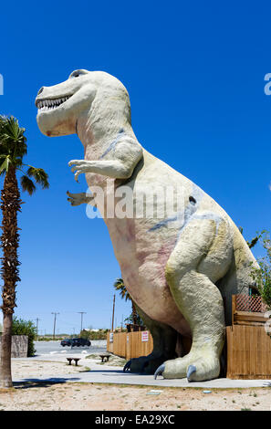 M. Rex, l'un des dinosaures Cabazon à côté de l'I10 à Cabazon, près de Palm Springs, Californie du Sud, USA Banque D'Images