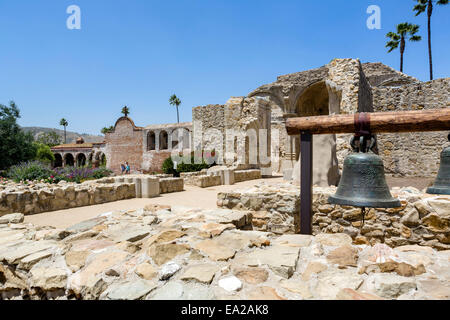 Ruines de la grande église en pierre, la Mission de San Juan Capistrano, San Juan Capistrano, Orange County, Californie, USA Banque D'Images