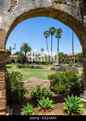 Cour centrale, la Mission de San Juan Capistrano, San Juan Capistrano, Orange County, Californie, USA Banque D'Images