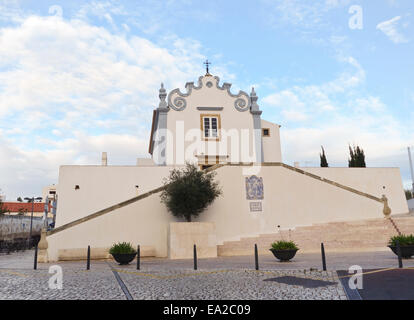 Église de Sant'Ana Santana en haut d'Albufeira old towm. Algarve. Portugal Banque D'Images