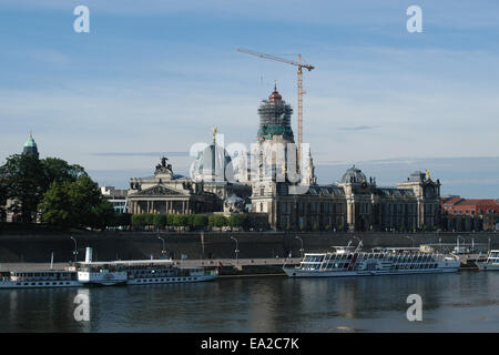 L'église Frauenkirche à Dresde, Allemagne, peu après la nouvelle croix a été installé sur le sommet de la coupole, le 22 juin 2004. Banque D'Images