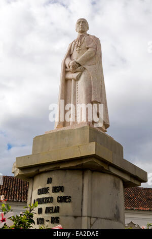 Statue de Dom Francisco Gomes de Avelar à Bishop's Palace. Faro, Algarve, Portugal. Banque D'Images