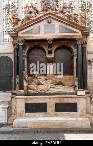 Monuments et mémoriaux à l'intérieur de l'abbaye de Bath, Bath, Somerset Banque D'Images