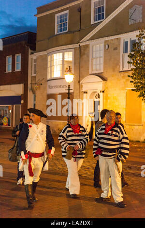 Lewes, dans le Sussex, UK. 05Th Nov, 2014. Des gens habillés comme marins Crédit : Slawek Live News Alamy/Staszczuk Banque D'Images