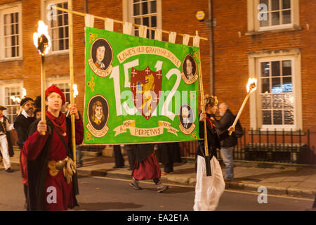 Lewes, dans le Sussex, UK. 05Th Nov, 2014. Lewes Old Grammar School Crédit : bannière/Staszczuk Slawek Alamy Live News Banque D'Images