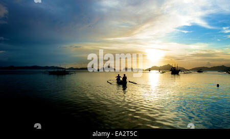 El Nido dans la zone côtière de l'île de Palawan aux Philippines. Banque D'Images