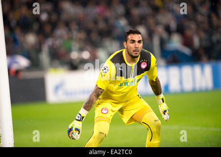 Turin, Italie. 4ème Nov, 2014. Roberto (Valencia) Football/soccer Ligue des Champions : un groupe de correspondance entre l'Olympiacos 3-2 Juventus Juventus Stadium à à Turin, Italie . © Maurizio Borsari/AFLO/Alamy Live News Banque D'Images