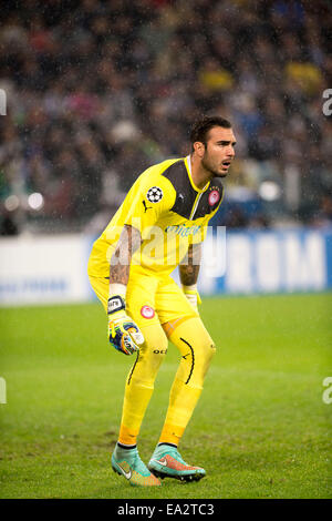 Turin, Italie. 4ème Nov, 2014. Roberto (Valencia) Football/soccer Ligue des Champions : un groupe de correspondance entre l'Olympiacos 3-2 Juventus Juventus Stadium à à Turin, Italie . © Maurizio Borsari/AFLO/Alamy Live News Banque D'Images