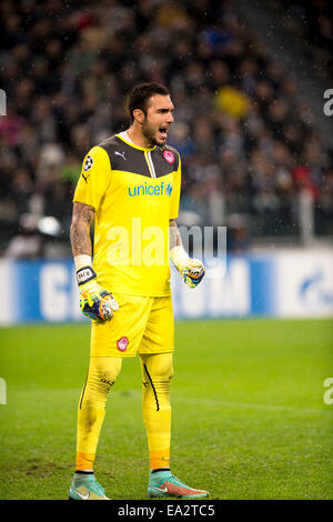 Turin, Italie. 4ème Nov, 2014. Roberto (Valencia) Football/soccer Ligue des Champions : un groupe de correspondance entre l'Olympiacos 3-2 Juventus Juventus Stadium à à Turin, Italie . © Maurizio Borsari/AFLO/Alamy Live News Banque D'Images