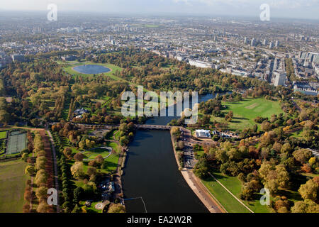 Hyde Park et la Serpentine comme vu de l'air. Banque D'Images