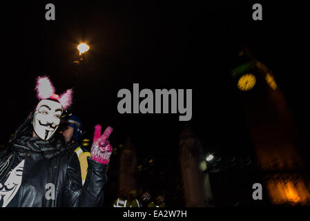 Londres, R.-U... 5Th Nov, 2014. Masque de millions de Mars à protester contre la surveillance de masse, d'austérité et d'une violation des droits de l'homme. Credit : Subvention Vélaires/ZUMA/ZUMAPRESS.com/Alamy fil Live News Banque D'Images